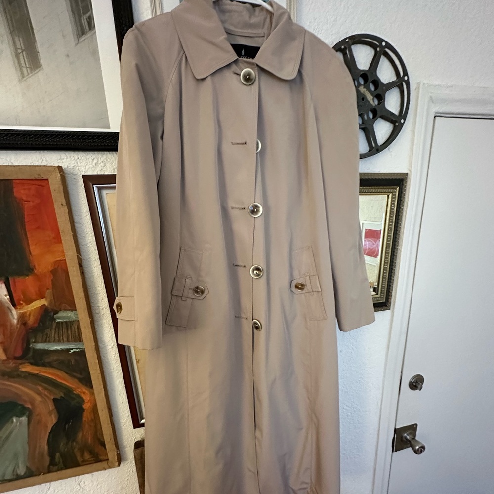 London Fog Trench Coat - Size 8 - Tan - With belt and hood. Water Resistant.